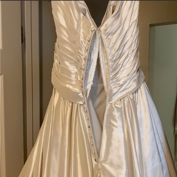 Wedding Dress - Brand New! Never Worn - Picture 8 of 11